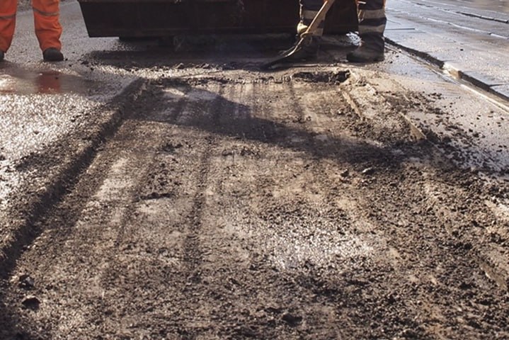 Губернатор поручил привести в порядок волгоградские трассы после зимы до 1 мая