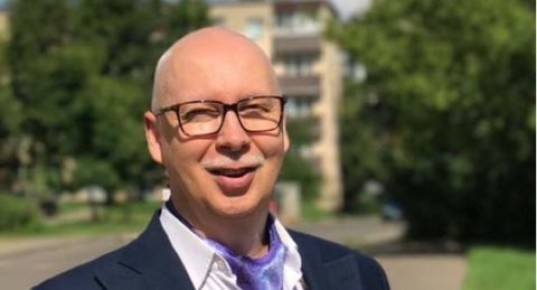 Александр Зимовский: В течение прошедшей ночи с 23.00 мск 15 марта до 8.00 мск 16 марта дежурными средствами ПВО перехвачены и уничтожены 145 украинских беспилотных летательных аппаратов самолетного типа: