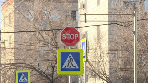 Волгоградские водители жалуются штрафы из-за дорожных знаков на перекрестке улиц Академической и Социалистической