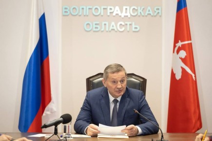 Губернатор Волгоградской области Андрей Бочаров на оперативном совещании поставил задачи по приведению в порядок дорожной сети после осенне-зимнего периода