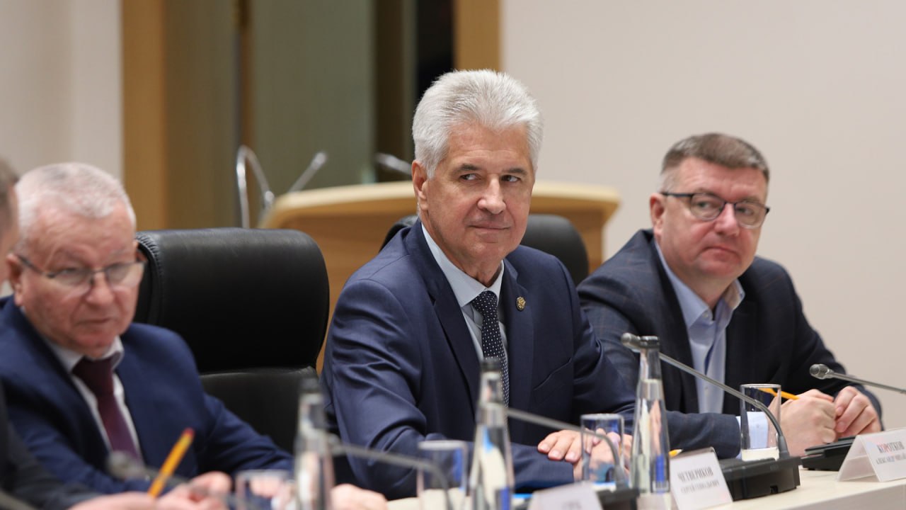 Губернатор Волгоградской области Герой России Андрей Бочаров выступил с инициативой открыть специальный счет для сбора средств на строительство мемориала, посвященного подвигу защитников Отечества – участников СВО Губернатор Волгоградской области Герой России Андрей Бочаров выступил с инициативой открыть специальный счет для сбора средств на строительство мемориала, посвященного подвигу защитников Отечества – участников СВО