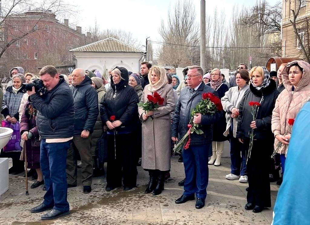 На территории 5-й больницы появился памятник выдающемуся хирургу и ученому Луке Крымскому