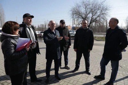 Практика выездных совещаний по дорожным объектам – уже приведенным в порядок и планируемым к обновлению - продолжается