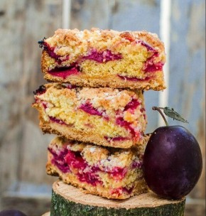 Необычный песочный пирог со сливами: простой и вкусный десерт на ваш стол