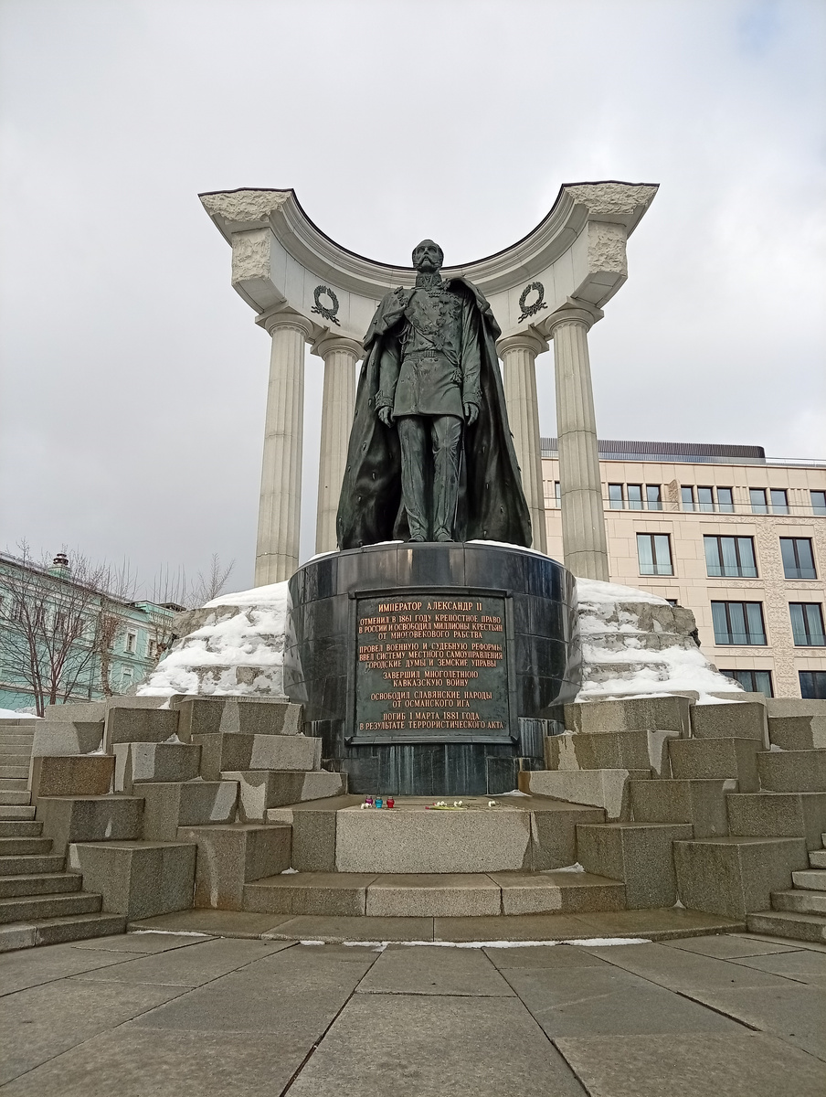 Трапезная у Храма Христа Спасителя: как перекусить с душой