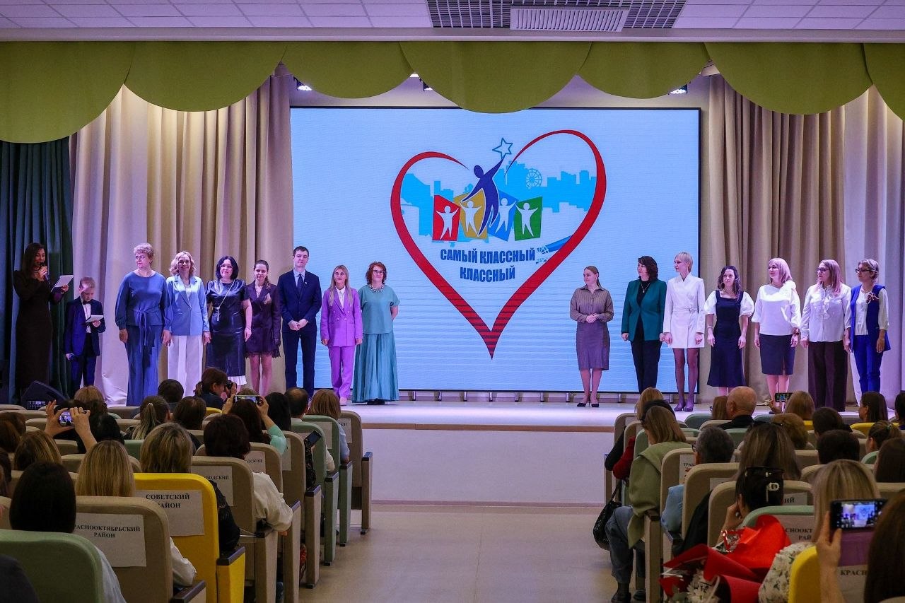 Победителем в номинации «Лучший классный руководитель» конкурса «Самый классный классный!» в этом году стал учитель информатики школы №48 Ворошиловского района Алексей Никишенко, а лучшим наставником – зам