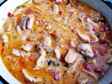 Вкусный паприкаш из курицы за 20 минут: идеальный ужин