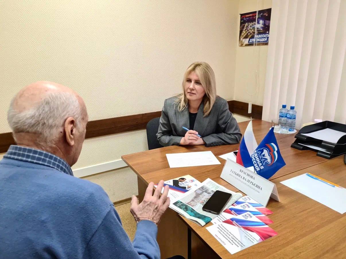 Провела личный приём граждан Провела личный приём граждан