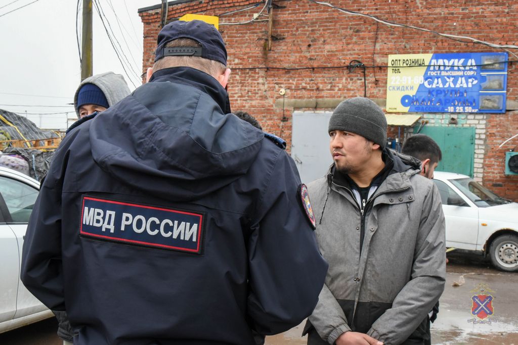 В Дзержинском районе Волгограда полицейские провели рейд по контролю за соблюдением миграционного законодательства В Дзержинском районе Волгограда полицейские провели рейд по контролю за соблюдением миграционного законодательства