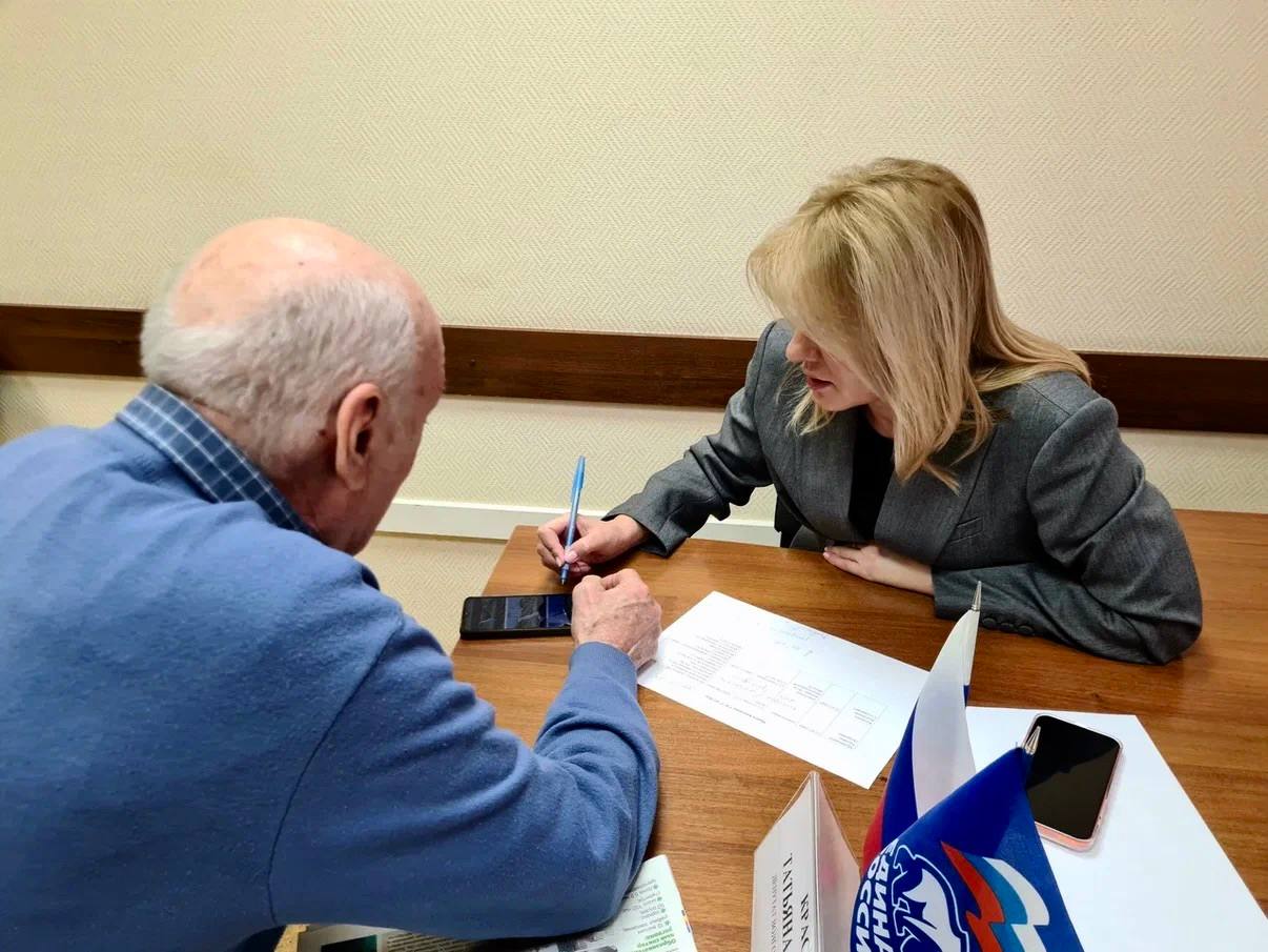 Провела личный приём граждан Провела личный приём граждан