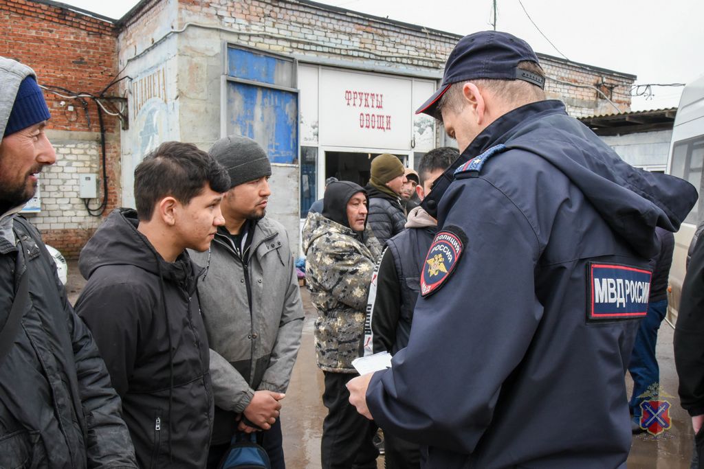 В Дзержинском районе Волгограда полицейские провели рейд по контролю за соблюдением миграционного законодательства В Дзержинском районе Волгограда полицейские провели рейд по контролю за соблюдением миграционного законодательства