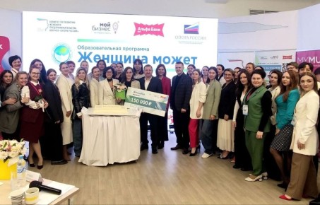 Победительницей регионального этапа федерального проекта "Женщина может" в Волгограде стала хозяйка мастерской развивающих игрушек