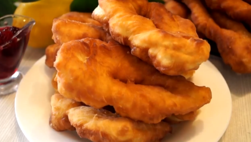 Нежные ушки на кефире: легкий способ удивить близких