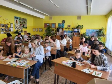Более 200 родителей и детей объединили «Уроки мастерства для чутких и внимательных родителей» в гимназии Волжского
