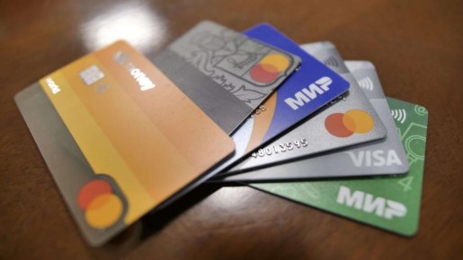 Как банки списывают деньги с забытых карт и что с этим делать