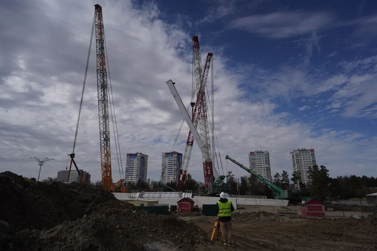Первую колонну 120-метрового колеса обозрения «Звезда Сталинграда» установили в ЦПКиО Волгограда Первую колонну 120-метрового колеса обозрения «Звезда Сталинграда» установили в ЦПКиО Волгограда