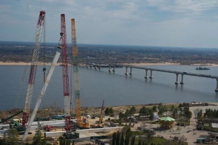 Первую колонну 120-метрового колеса обозрения «Звезда Сталинграда» установили в ЦПКиО Волгограда