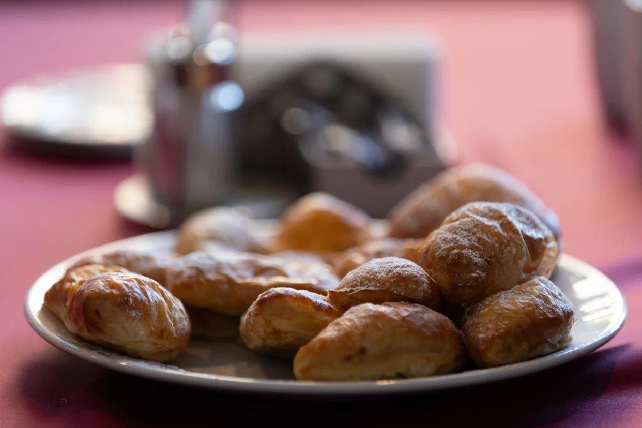 Запрет на перекусы на рабочем месте полезен не только для здоровья сотрудников, но и с этической и гигиенической точки зрения