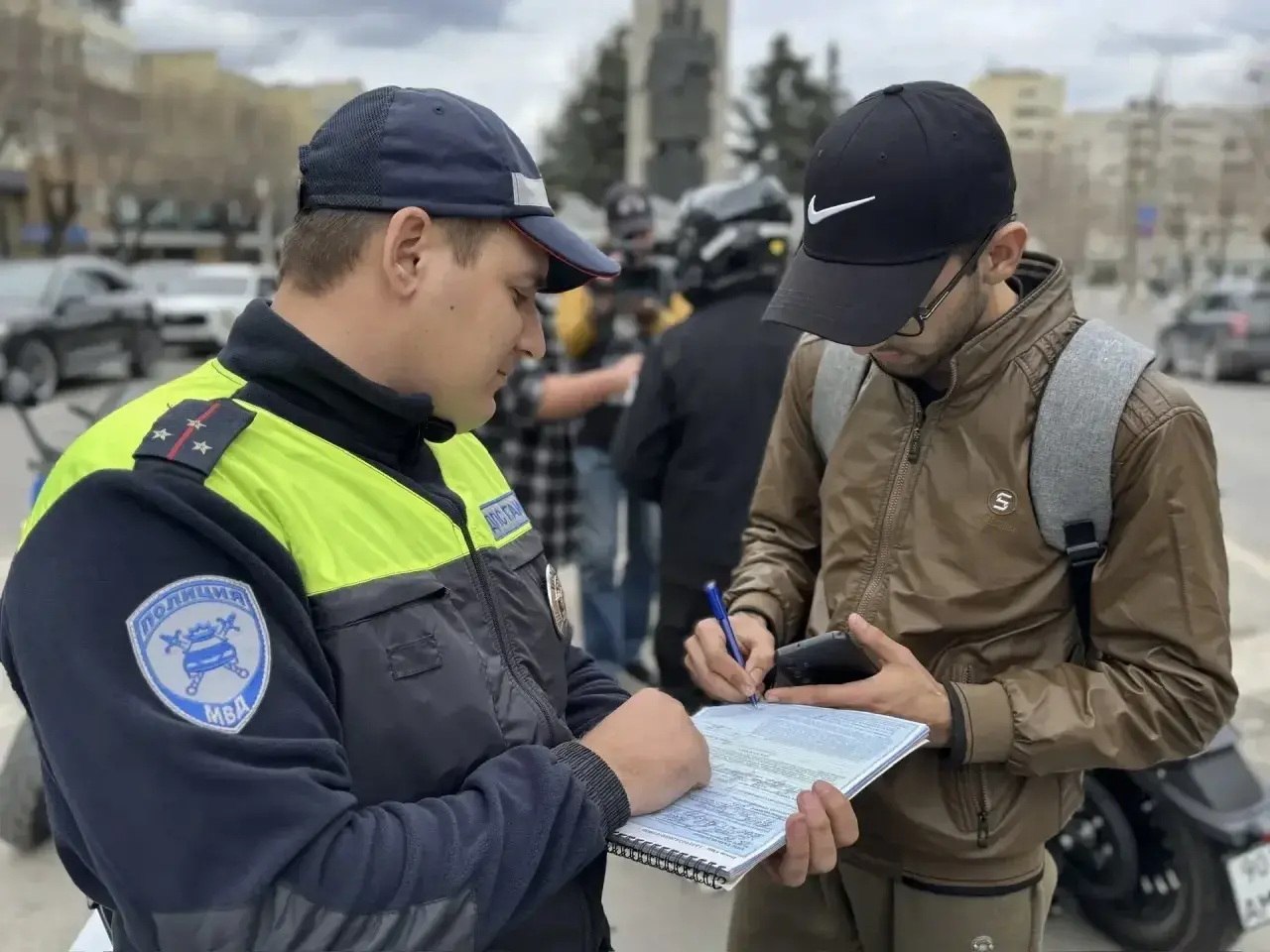 Массовые проверки мотоциклистов проводят сотрудники Госавтоинспекции Массовые проверки мотоциклистов проводят сотрудники Госавтоинспекции