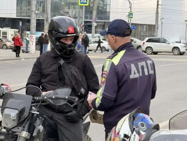 Массовые проверки мотоциклистов проводят сотрудники Госавтоинспекции