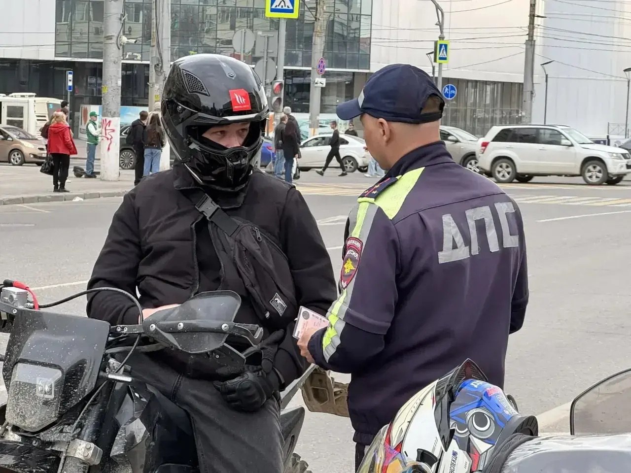 Массовые проверки мотоциклистов проводят сотрудники Госавтоинспекции