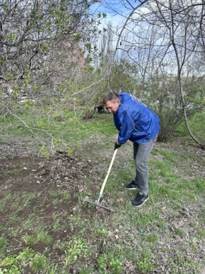 Сегодня с «Единой Россией» провели работы по благоустройству и наведению порядка