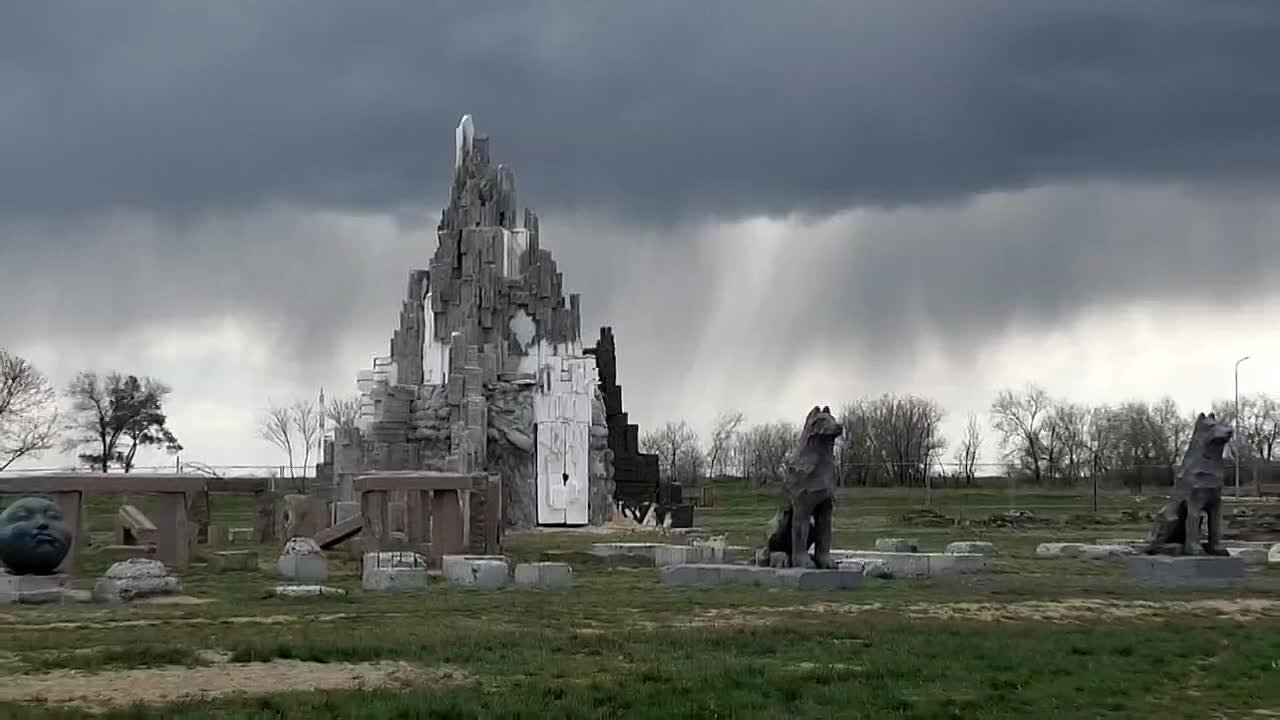 Порядка 200 деревьев и кустарников украсили территорию парка «Ультра 100»