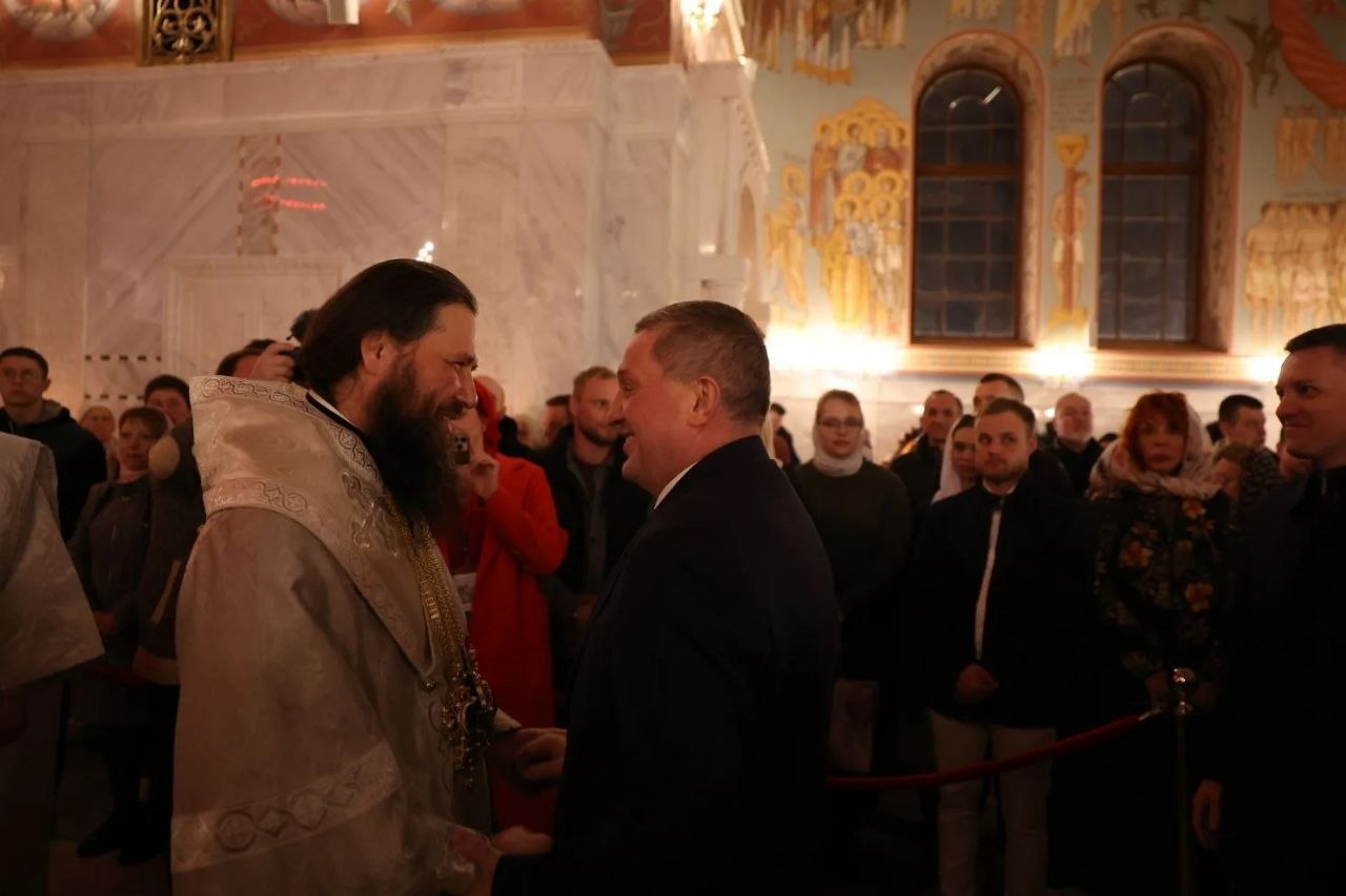 Богослужения в православных храмах региона собрали сегодня тысячи верующих, встречающих Светлое Христово Воскресение Богослужения в православных храмах региона собрали сегодня тысячи верующих, встречающих Светлое Христово Воскресение