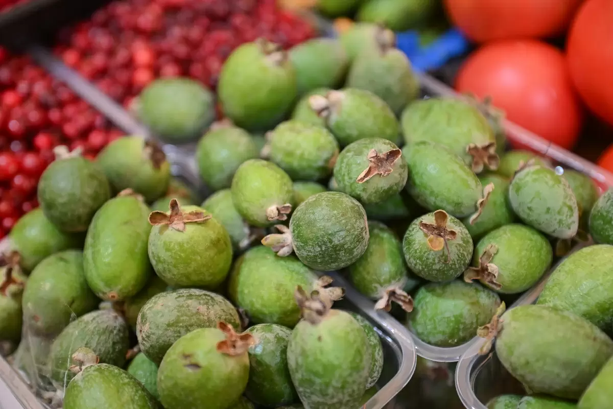 Фейхоа заполонили столичные рынки