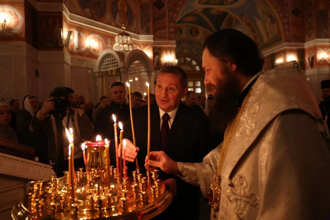 Богослужения в православных храмах региона собрали сегодня тысячи верующих, встречающих Светлое Христово Воскресение Богослужения в православных храмах региона собрали сегодня тысячи верующих, встречающих Светлое Христово Воскресение