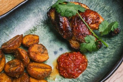 Цыпленок тапака: грузинский деликатес с картошкой и кинзой