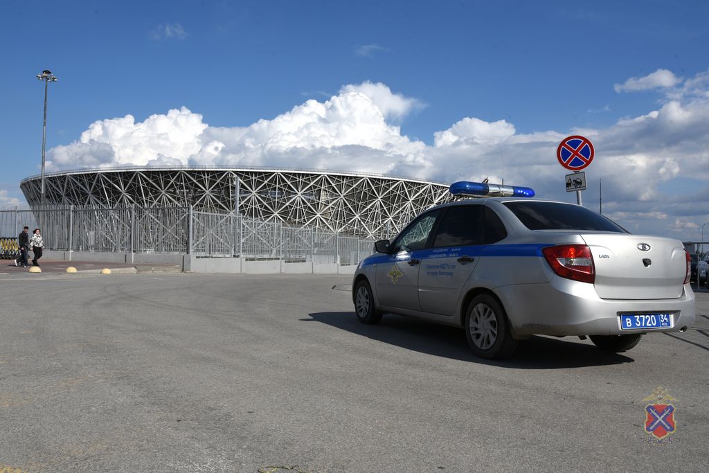 Волгоградские полицейские обеспечивают охрану общественного порядка в период проведения футбольного матча
