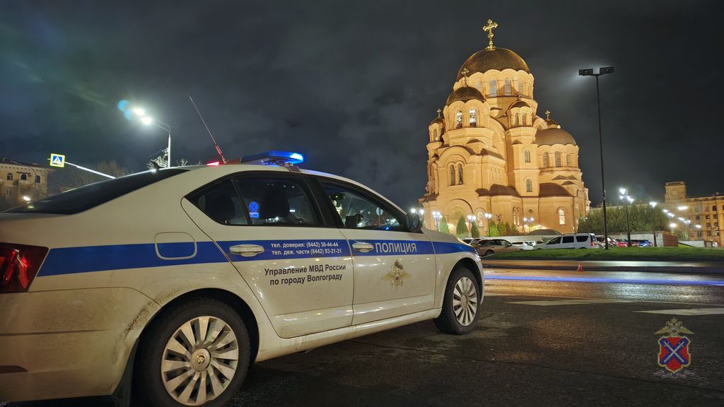 Сотрудники полиции обеспечивают охрану общественного порядка во время празднования Пасхи Сотрудники полиции обеспечивают охрану общественного порядка во время празднования Пасхи