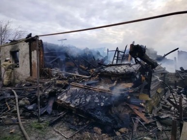 Под Волгоградом муж и жена погибли на пожаре, дети в больнице