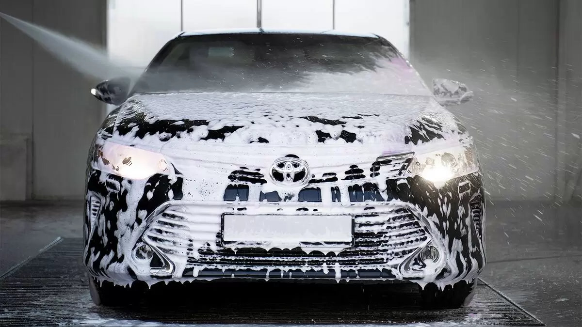 Почему не стоит использовать средство для мытья посуды в уходе за автомобилем?