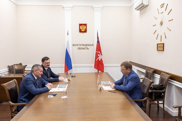 Сегодня, 13 апреля 2026 года, губернатор Волгоградской области Андрей Бочаров провел рабочую встречу с руководителем управления Россельхознадзора по Ростовской, Волгоградской, Астраханской областям и Республике Калмыкия...