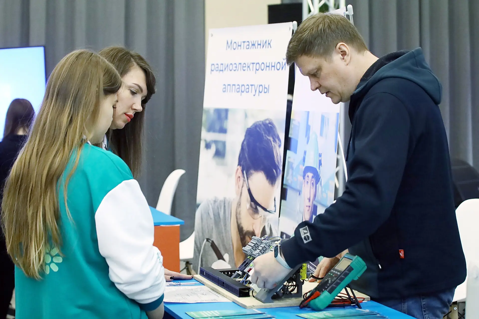 За 3 года благодаря всероссийской ярмарке трудоустройства работу нашли около 400 тыс За 3 года благодаря всероссийской ярмарке трудоустройства работу нашли около 400 тыс