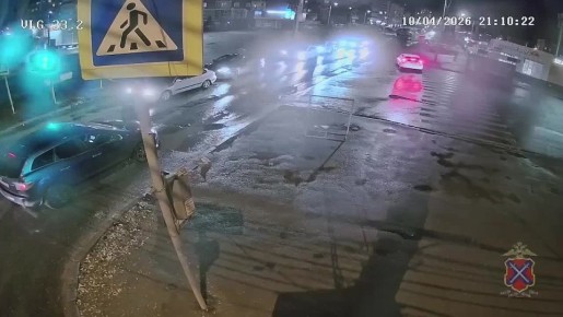 Полицейские установили водителя, который сбил женщину на пешеходном переходе в Волгограде и уехал