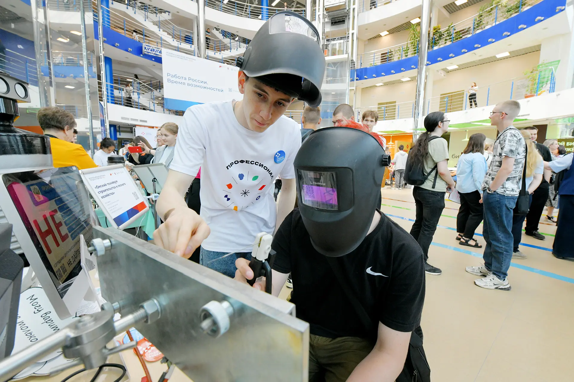 За 3 года благодаря всероссийской ярмарке трудоустройства работу нашли около 400 тыс За 3 года благодаря всероссийской ярмарке трудоустройства работу нашли около 400 тыс