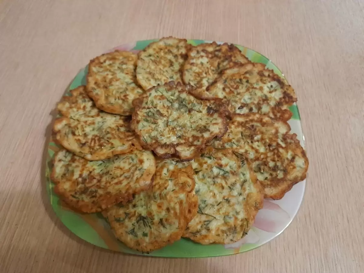 Летние свершения на кухне: кабачковые оладьи, которые стоят попробовать