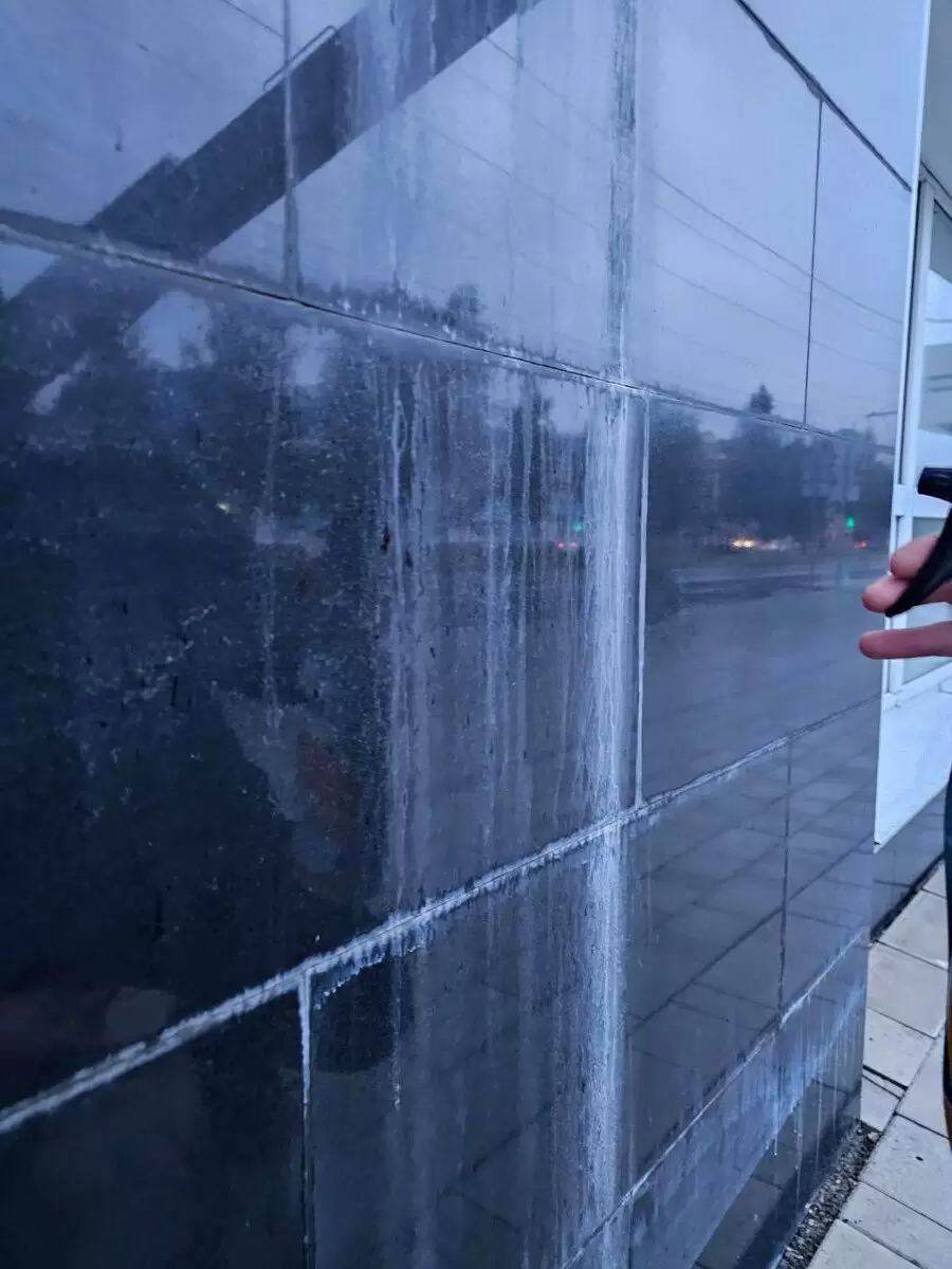 Как избавиться от белого налета на фасаде: секреты борьбы с высолами