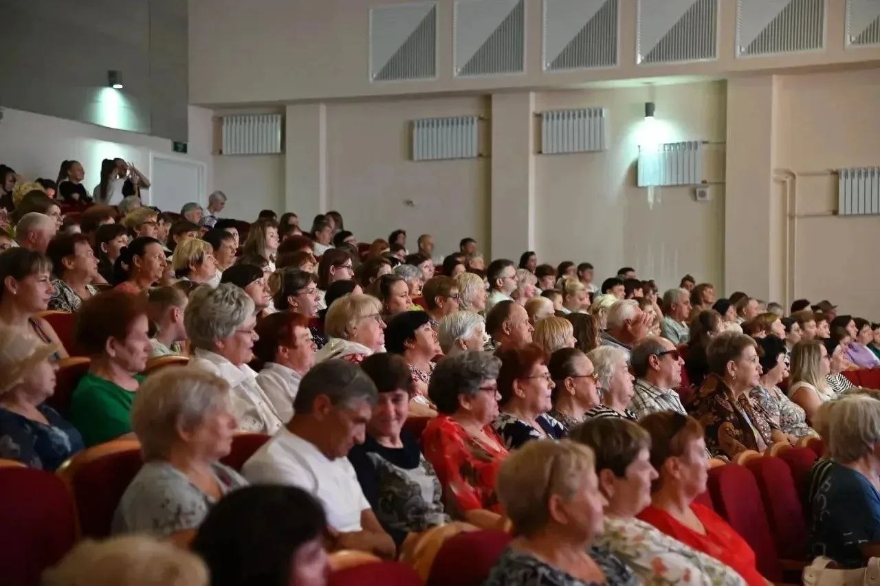 Урюпинский межрайонный прокурор Антон Еремеев провел цикл мероприятий, направленных на противодействие вовлечению населения, в том числе молодежи, в террористическую и экстремистскую деятельность, а также в деятельность... Урюпинский межрайонный прокурор Антон Еремеев провел цикл мероприятий, направленных на противодействие вовлечению населения, в том числе молодежи, в террористическую и экстремистскую деятельность, а также в деятельность...