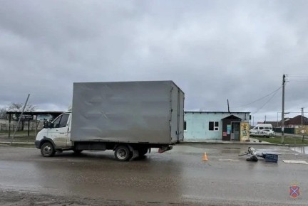 Фургон сдавал назад и задавил велосипедиста под Волгоградом