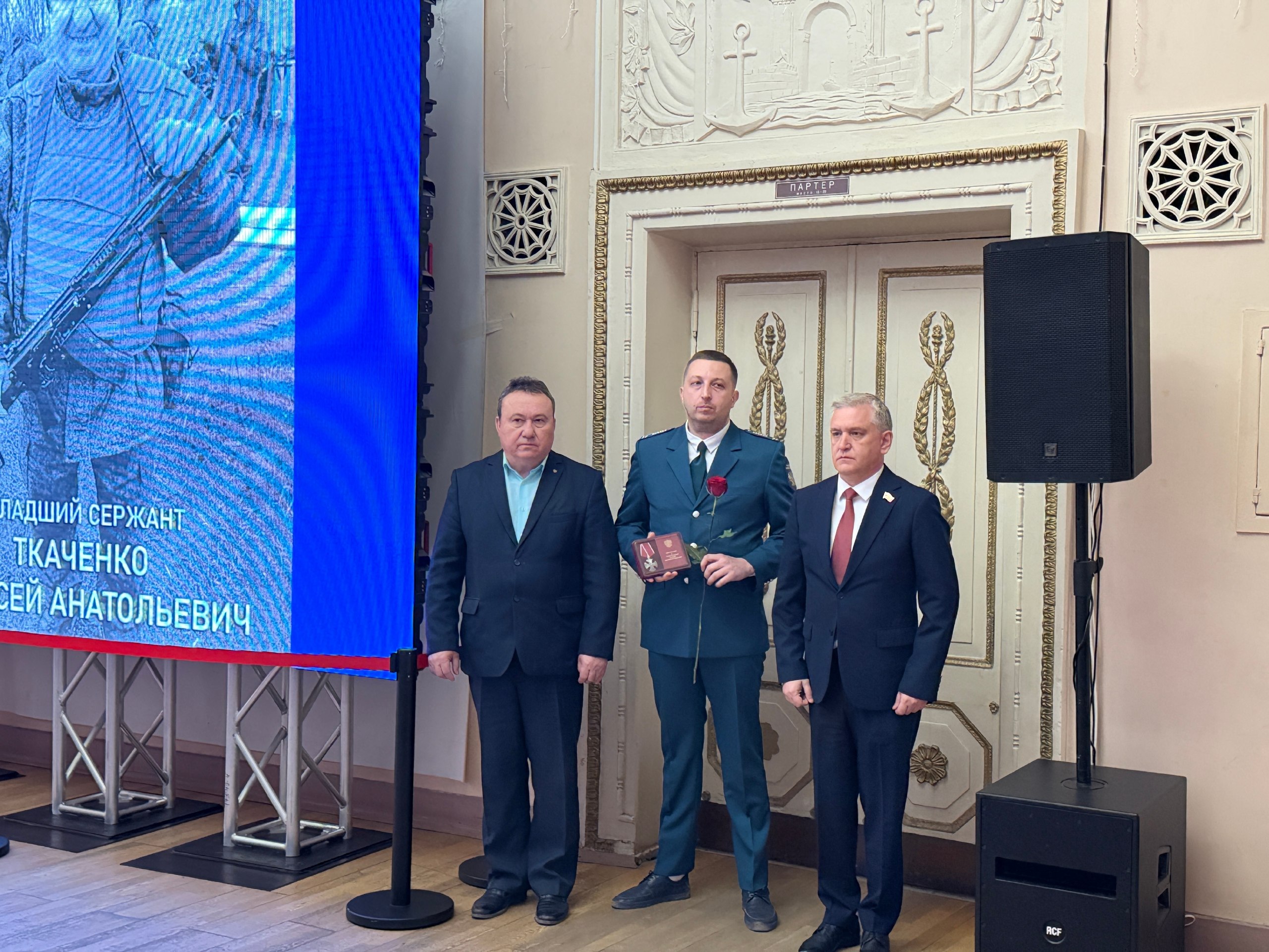 В Волжском передали государственные награды родным военнослужащих, погибших в ходе специальной военной операции Наши земляки проявили отвагу, самоотверженность и до конца выполнили свой воинский долг, защищая Родину и мирных... В Волжском передали государственные награды родным военнослужащих, погибших в ходе специальной военной операции Наши земляки проявили отвагу, самоотверженность и до конца выполнили свой воинский долг, защищая Родину и мирных...