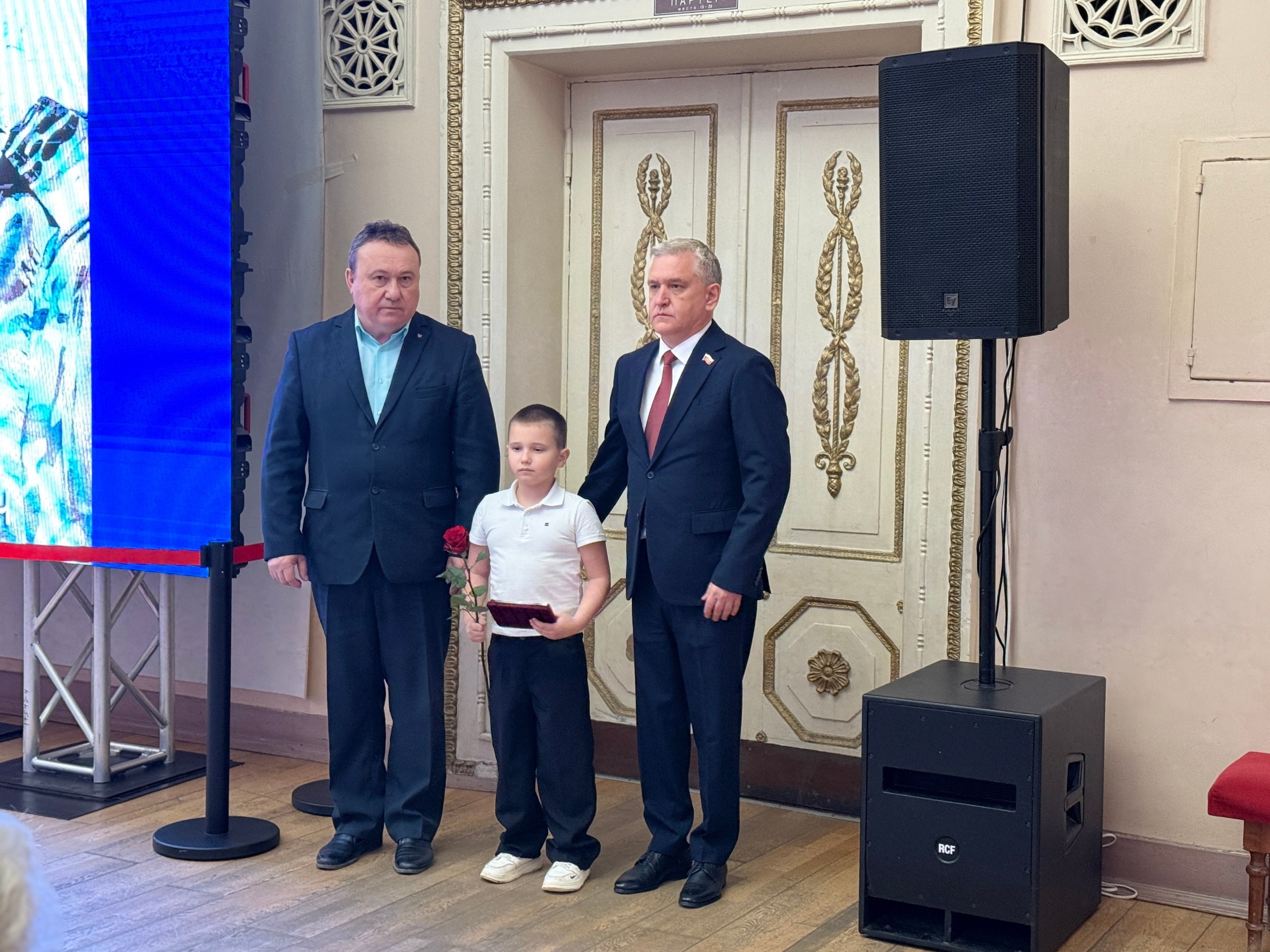 В Волжском передали государственные награды родным военнослужащих, погибших в ходе специальной военной операции Наши земляки проявили отвагу, самоотверженность и до конца выполнили свой воинский долг, защищая Родину и мирных... В Волжском передали государственные награды родным военнослужащих, погибших в ходе специальной военной операции Наши земляки проявили отвагу, самоотверженность и до конца выполнили свой воинский долг, защищая Родину и мирных...