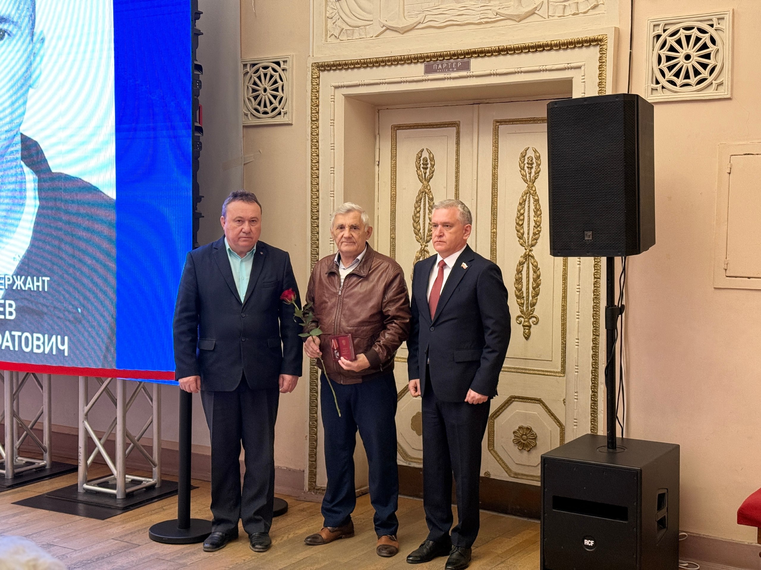 В Волжском передали государственные награды родным военнослужащих, погибших в ходе специальной военной операции Наши земляки проявили отвагу, самоотверженность и до конца выполнили свой воинский долг, защищая Родину и мирных... В Волжском передали государственные награды родным военнослужащих, погибших в ходе специальной военной операции Наши земляки проявили отвагу, самоотверженность и до конца выполнили свой воинский долг, защищая Родину и мирных...