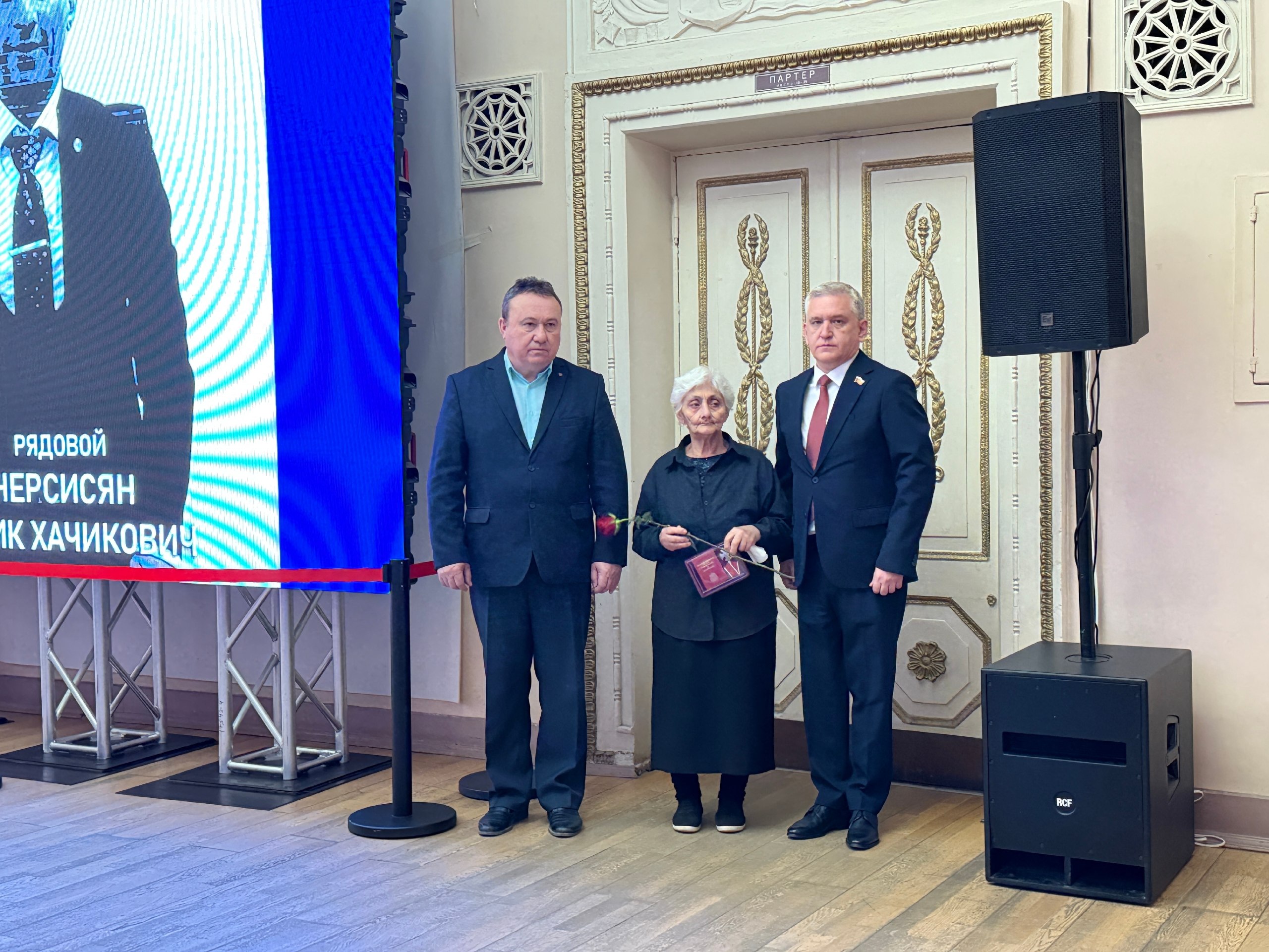 В Волжском передали государственные награды родным военнослужащих, погибших в ходе специальной военной операции Наши земляки проявили отвагу, самоотверженность и до конца выполнили свой воинский долг, защищая Родину и мирных... В Волжском передали государственные награды родным военнослужащих, погибших в ходе специальной военной операции Наши земляки проявили отвагу, самоотверженность и до конца выполнили свой воинский долг, защищая Родину и мирных...