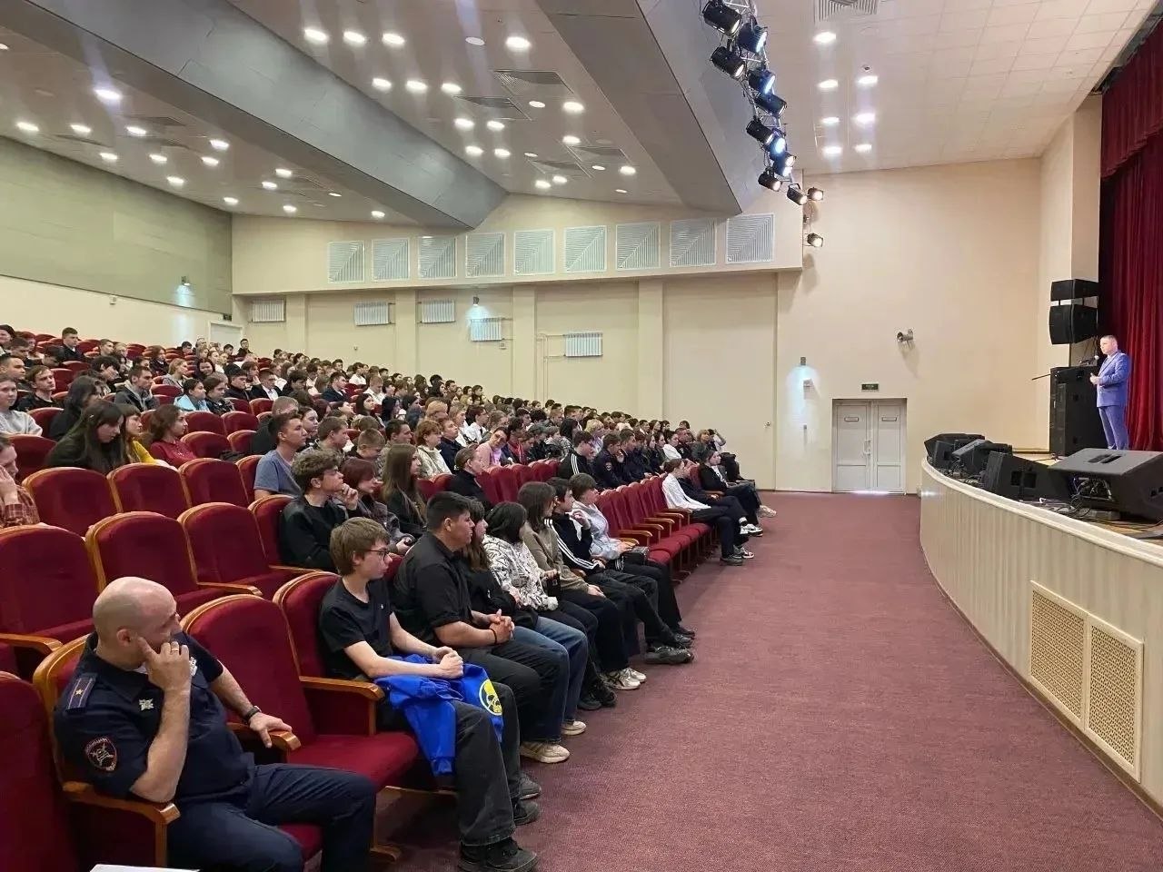 Урюпинский межрайонный прокурор Антон Еремеев провел цикл мероприятий, направленных на противодействие вовлечению населения, в том числе молодежи, в террористическую и экстремистскую деятельность, а также в деятельность... Урюпинский межрайонный прокурор Антон Еремеев провел цикл мероприятий, направленных на противодействие вовлечению населения, в том числе молодежи, в террористическую и экстремистскую деятельность, а также в деятельность...