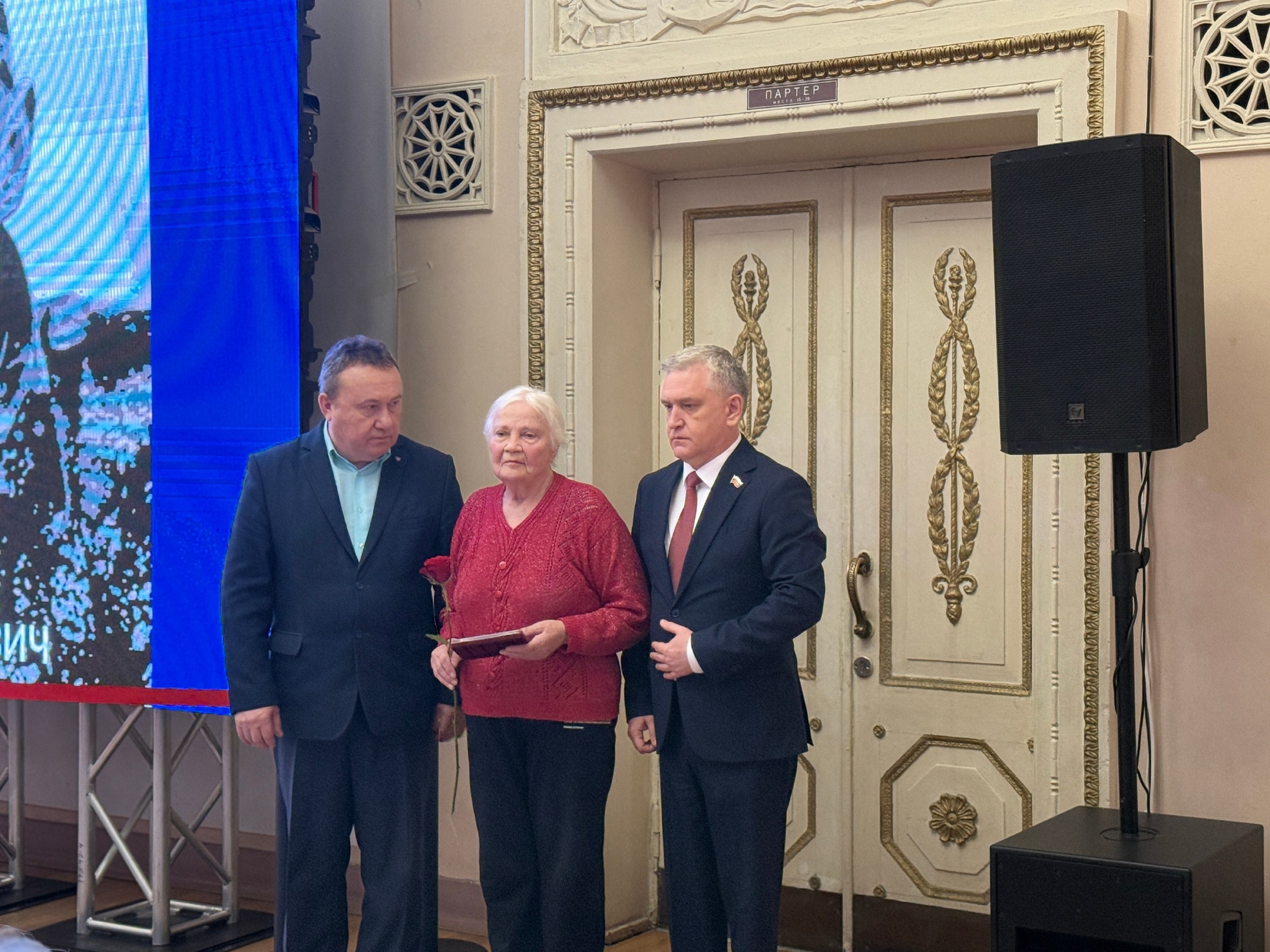 В Волжском передали государственные награды родным военнослужащих, погибших в ходе специальной военной операции Наши земляки проявили отвагу, самоотверженность и до конца выполнили свой воинский долг, защищая Родину и мирных... В Волжском передали государственные награды родным военнослужащих, погибших в ходе специальной военной операции Наши земляки проявили отвагу, самоотверженность и до конца выполнили свой воинский долг, защищая Родину и мирных...