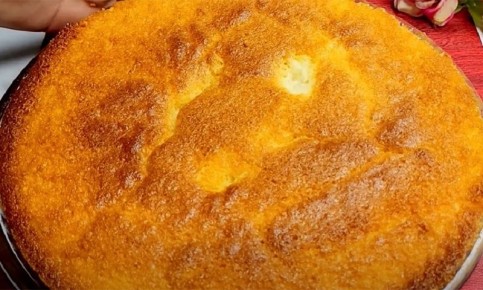 Пышный манник с творогом: легкий пирог для любого случая